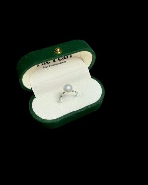Tay xinh với ngọc ngà