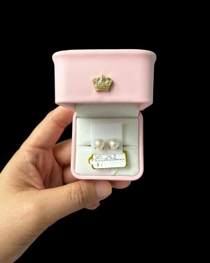 ĐIỆU ĐÀNG ĐẦY CHẤT CỔ ĐIỂN VỚI HOA TAI NGỌC TRAI 