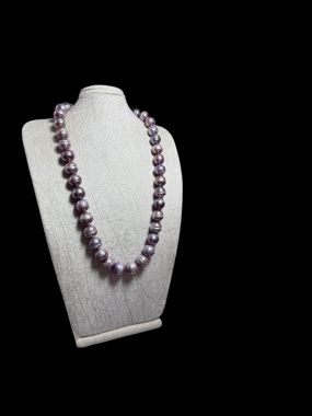Chiếc chuỗi ngọc trai tím vương giả