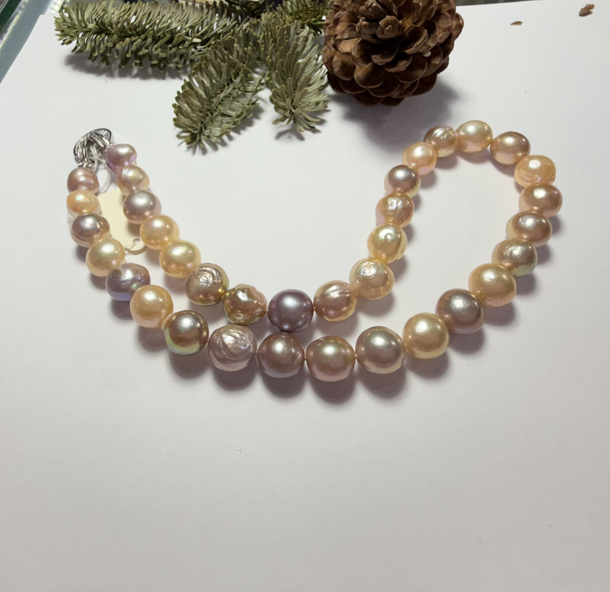 Chuỗi ngọc trai mang ánh sáng dịu dàng